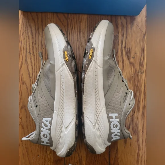 Hoka One One Womens Transport GTX, Size 8 - Picture 2 of 10